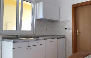Beautiful Apartment In Pakostane - 6