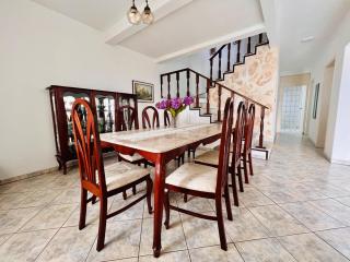 Ampla casa steps from the beach - 3