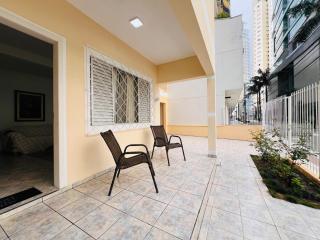 Ampla casa steps from the beach - 2