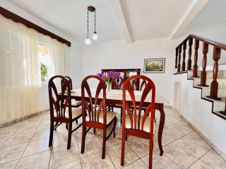 Ampla casa steps from the beach - 1