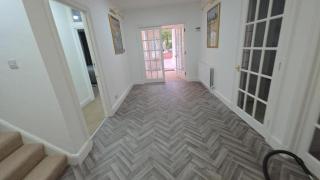 First Class Luxurious Apartment London Finchley - 9