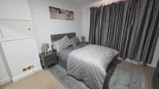 First Class Luxurious Apartment London Finchley - 3