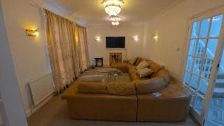 First Class Luxurious Apartment London Finchley - 1