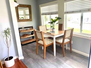 Beautiful 1 Bedroom Home with Bonus Room & Jacuzzi - 8