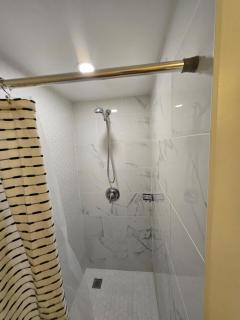 Huge, family-friendly stay in the heart of Salem - 6