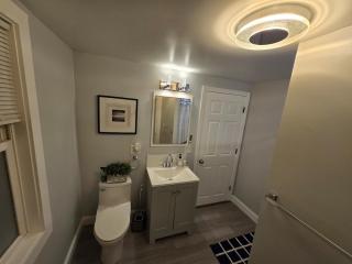 Huge, family-friendly stay in the heart of Salem - 3