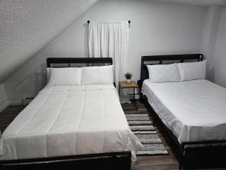 Huge, family-friendly stay in the heart of Salem - 1