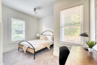 Stay Portland - La Casa Burnside - Local Eateries, Shops, and Bars - 3