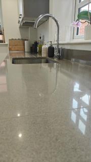 Relaxing 3BR Home wGarden & Parking near M1 and A46 - 6