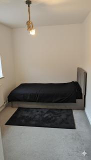 Relaxing 3BR Home wGarden & Parking near M1 and A46 - 1