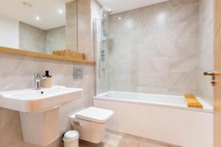 Spacious 2-Bed Apartment, Free Parking & Contractor Friendly - 4