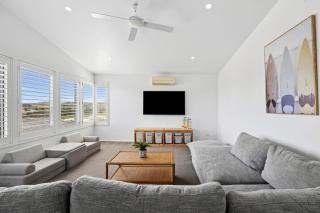 Beach Road Pool Escape - 2