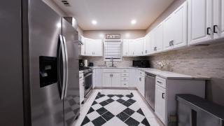 Spacious 3BR Apartment near Dream Mall & 30 Mins to NYC - 9