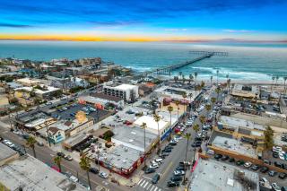 Walk to Ocean Beach Stylish 2BR Apt with Patio - 0