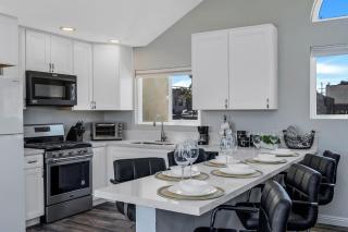 Walk to Ocean Beach Stylish 2BR Apt with Patio - 5