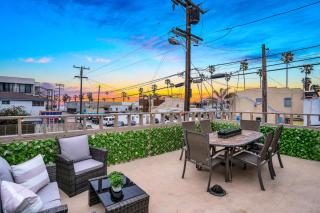 Walk to Ocean Beach Stylish 2BR Apt with Patio - 3