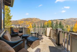 West Vail Retreat Steps to Ski plus Private Hot Tub - 4