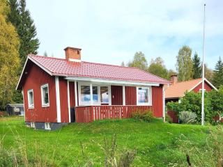 Cozy Getaway near Forest and Lake - 9