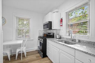 Pittsburgh Shadyside 3D Cozy and Stylish Private Bedroom with Shared Bathroom - 3