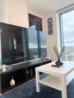Sky View City Centre Luxury Apt - 8