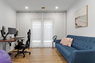 Family Escape with Private Courtyard - 7