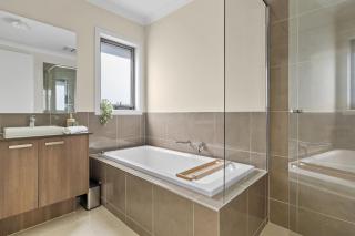 Family Retreat with Garden and Parking - 9