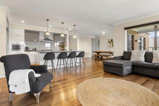 Family Retreat with Garden and Parking - 4