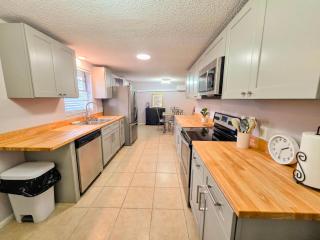 Apartment in Privet House Walk Distance To Beach - 3