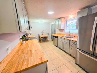 Apartment in Privet House Walk Distance To Beach - 4