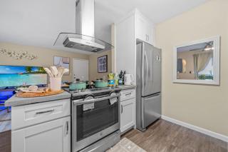 Entire Private 2BR-1Bth King Bed, Pool, HotTub, 2 Parkings, Mira Mesa, Available Now - 3