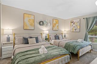 Entire Private 2BR-1Bth King Bed, Pool, HotTub, 2 Parkings, Mira Mesa, Available Now - 2