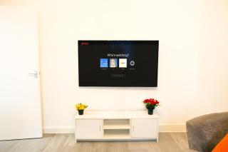 Cozy 2BR Flat Near Cardiff City Centre Stadium Shops Uni - 9