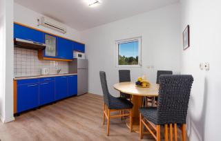 1 Bedroom Lovely Apartment In Lukoran - 7