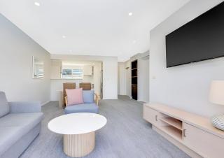 One-Bedroom Lagoon Spa Apartment - 1