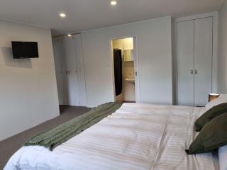 Wendaleigh Eight - Jindabyne Holiday Apartment - 2