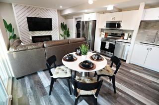 Mahogany Lakefront 2BR Walkout Trails And Privacy - 9