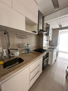 Alto padrão com ar, garagem, sacada integrada - 3