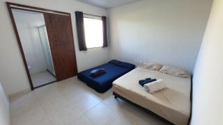 Duplex em Itaúna 4min da Praia que ocorre o WSL, 1min da pista de skate do LS, pracinha com parque infantil, quadra de futebol, tudo isso a 1 min da duplex, perto do comércio, wi-fi super rápido, monitoramento 24hrs - 2