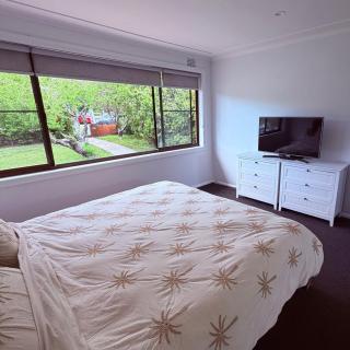 3 Bedroom Light-filled Family Retreat with Garden & BBQ - 6