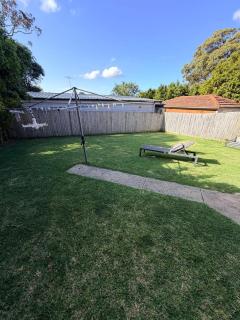 3 Bedroom Light-filled Family Retreat with Garden & BBQ - 5