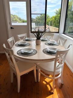 3 Bedroom Light-filled Family Retreat with Garden & BBQ - 4