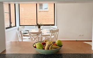 3 Bedroom Light-filled Family Retreat with Garden & BBQ - Frenchs Forest - 5