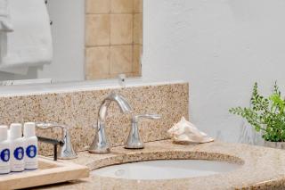 Kaanapali Shores 725 · KS 725 2BD in BeachFront Resort w Ocean V - 6