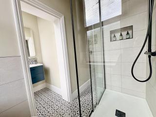 Flat 1, Waterloo Apartments - 2