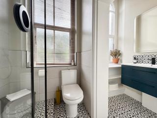 Flat 1, Waterloo Apartments - 4