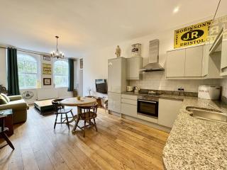 Flat 2, Waterloo Apartments - 6