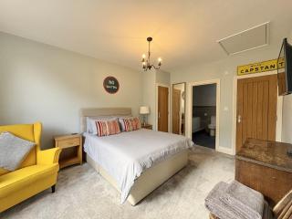 Flat 2, Waterloo Apartments - 3