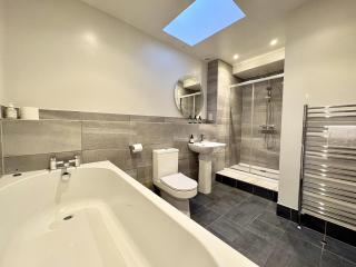 Flat 2, Waterloo Apartments - 1