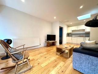 Flat 3, Waterloo Apartments - 9