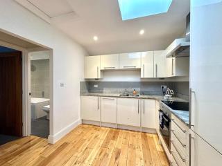 Flat 3, Waterloo Apartments - 6